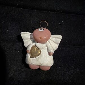 Kirk 2001 Pin Brooch Chubby Cheeks Resin Angel Holding Gold Colored Heart